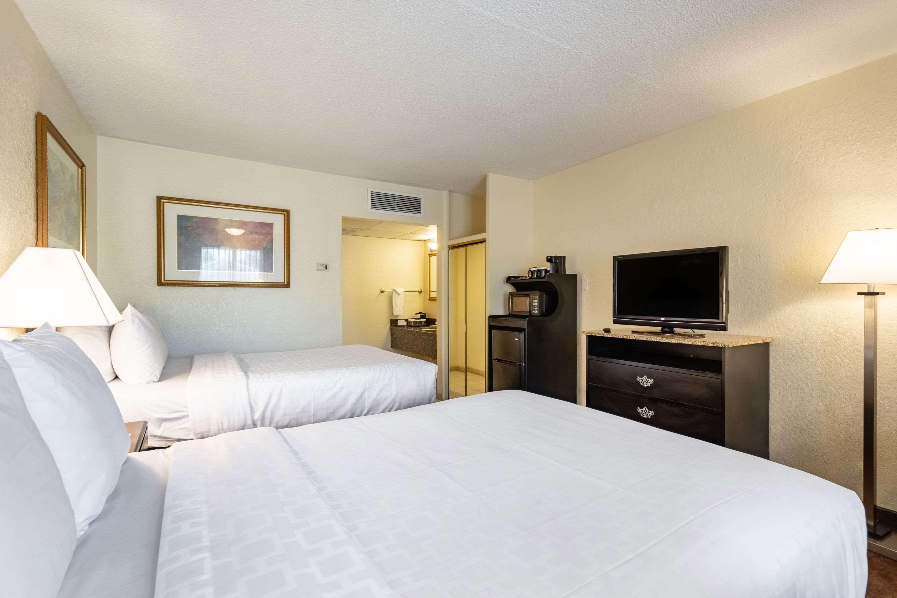 Clarion Inn & Suites Central Clearwater Beach Zewnętrze zdjęcie
