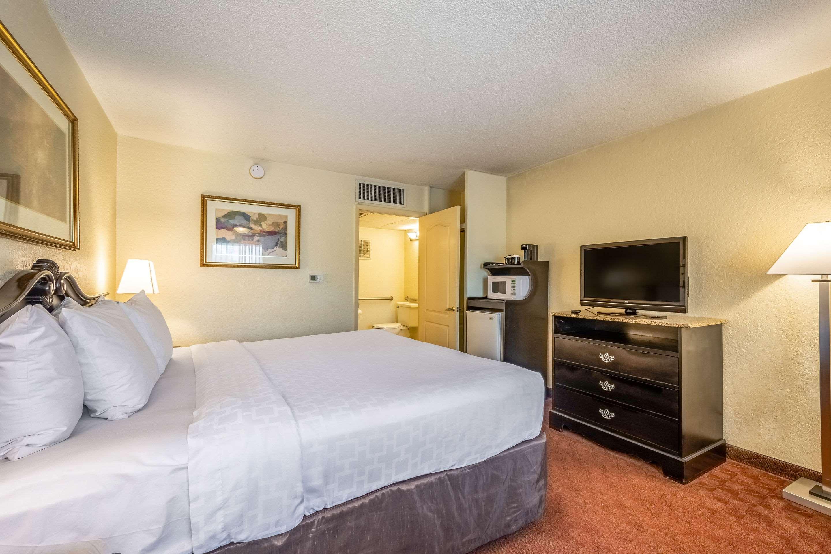 Clarion Inn & Suites Central Clearwater Beach Zewnętrze zdjęcie