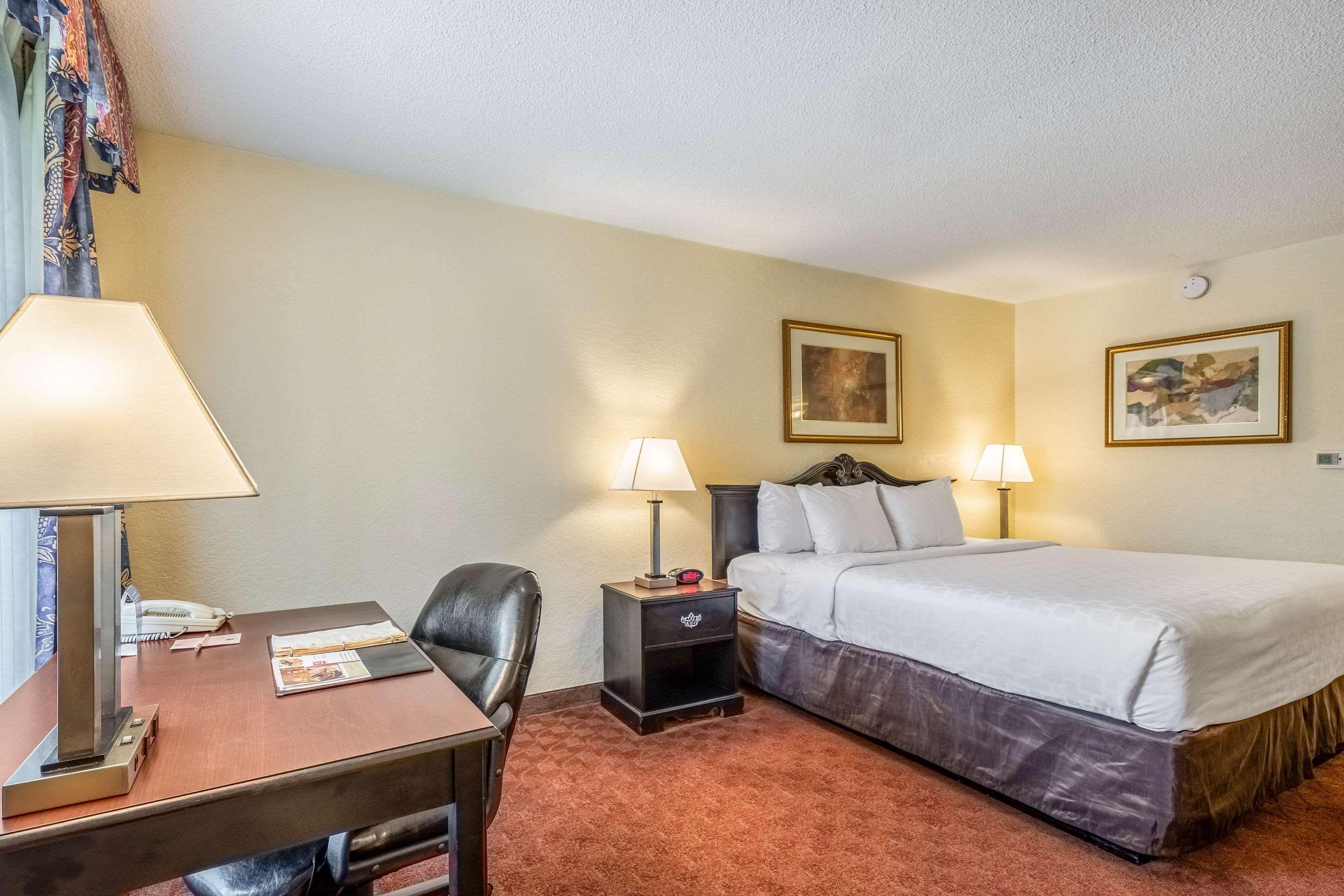 Clarion Inn & Suites Central Clearwater Beach Zewnętrze zdjęcie