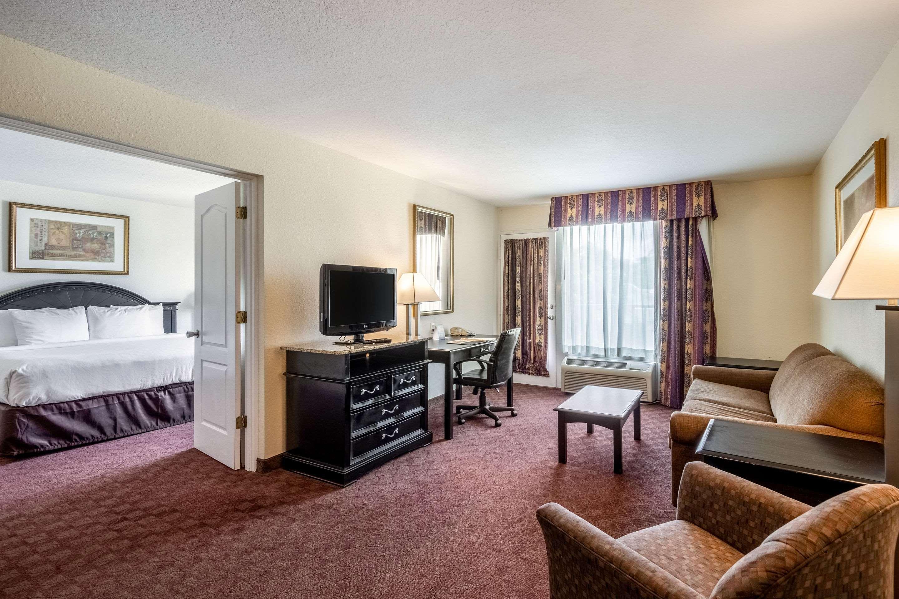 Clarion Inn & Suites Central Clearwater Beach Zewnętrze zdjęcie