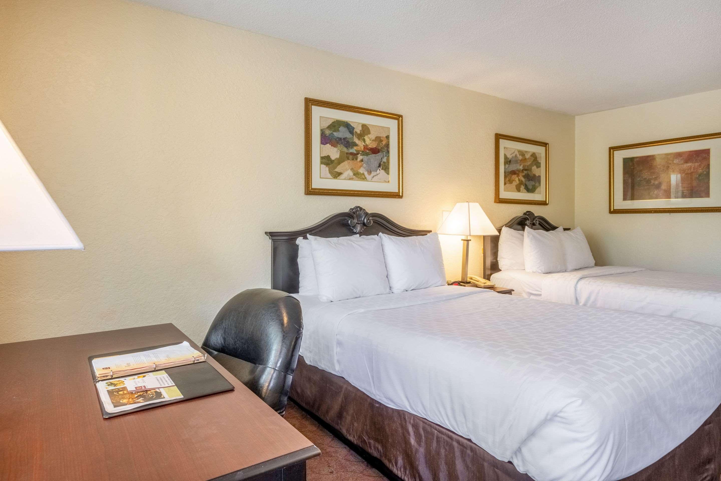 Clarion Inn & Suites Central Clearwater Beach Zewnętrze zdjęcie