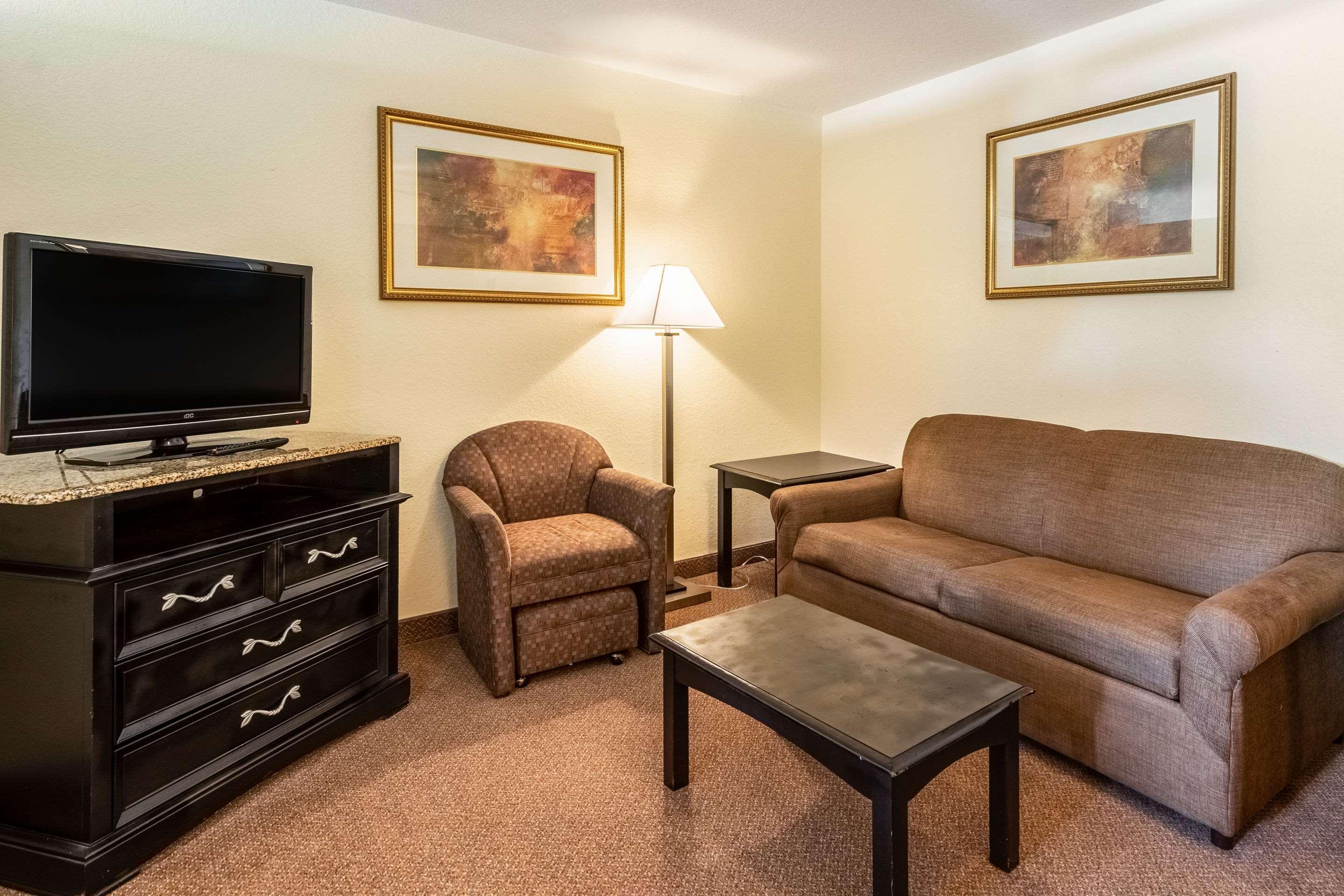 Clarion Inn & Suites Central Clearwater Beach Zewnętrze zdjęcie
