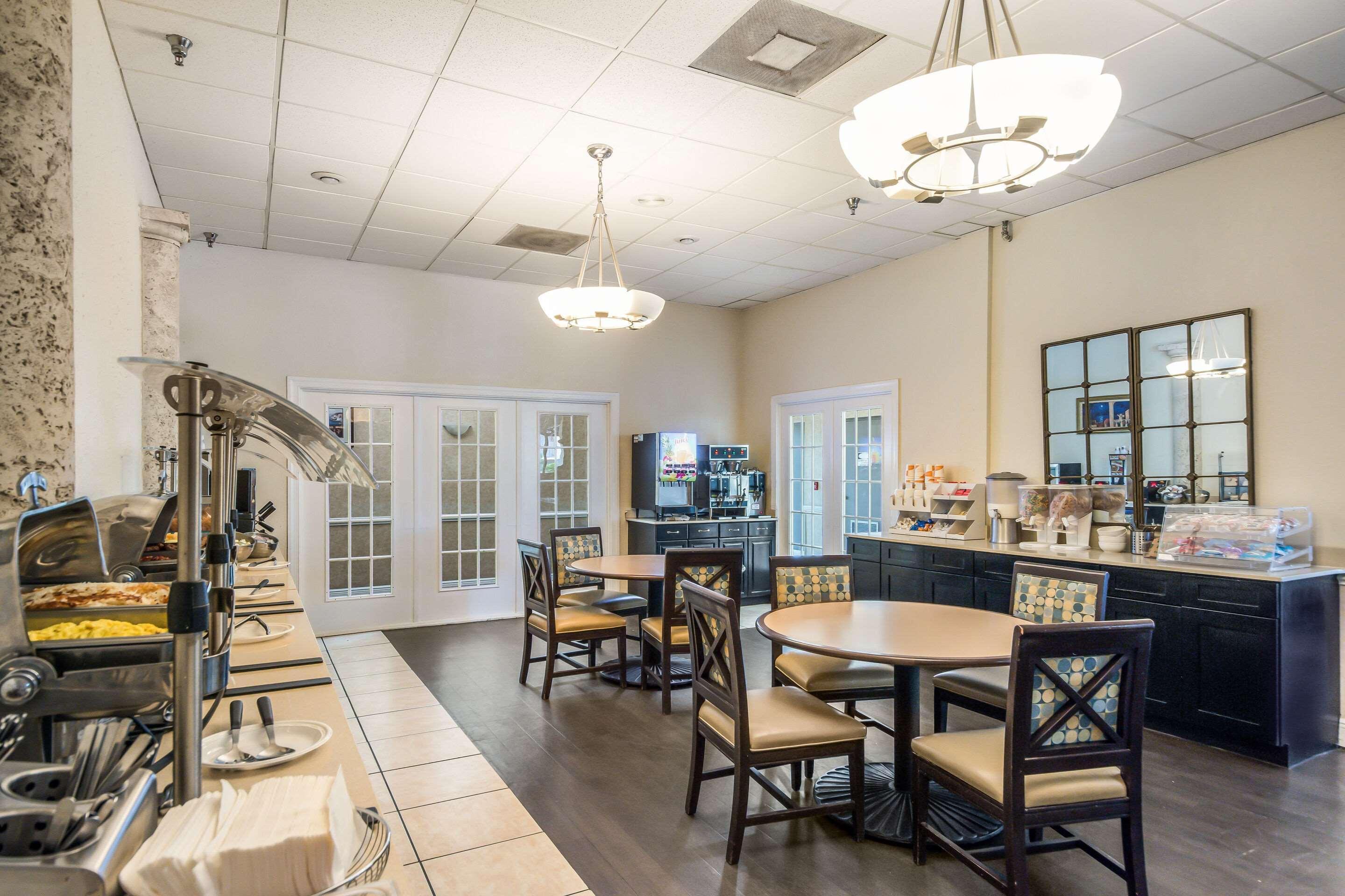Clarion Inn & Suites Central Clearwater Beach Zewnętrze zdjęcie