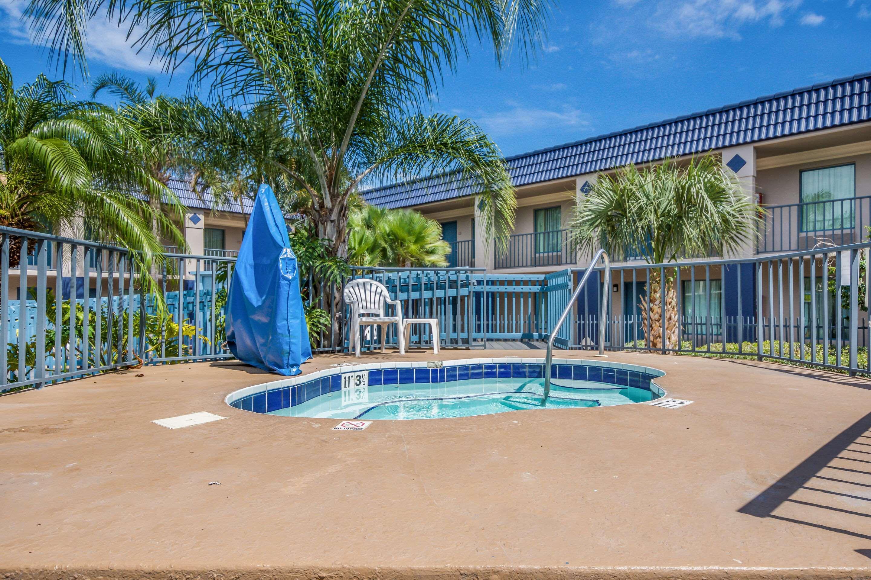 Clarion Inn & Suites Central Clearwater Beach Zewnętrze zdjęcie