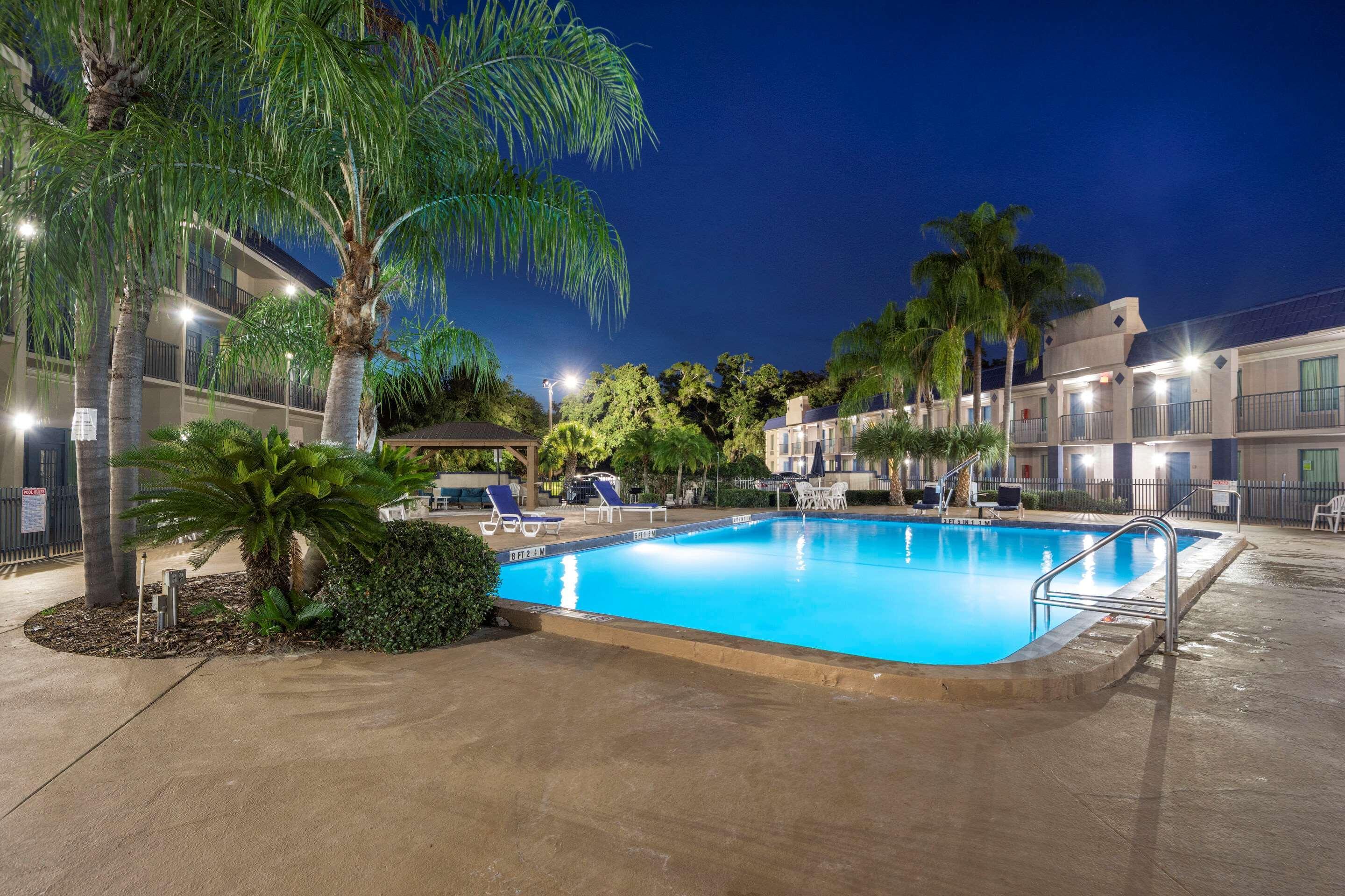 Clarion Inn & Suites Central Clearwater Beach Zewnętrze zdjęcie