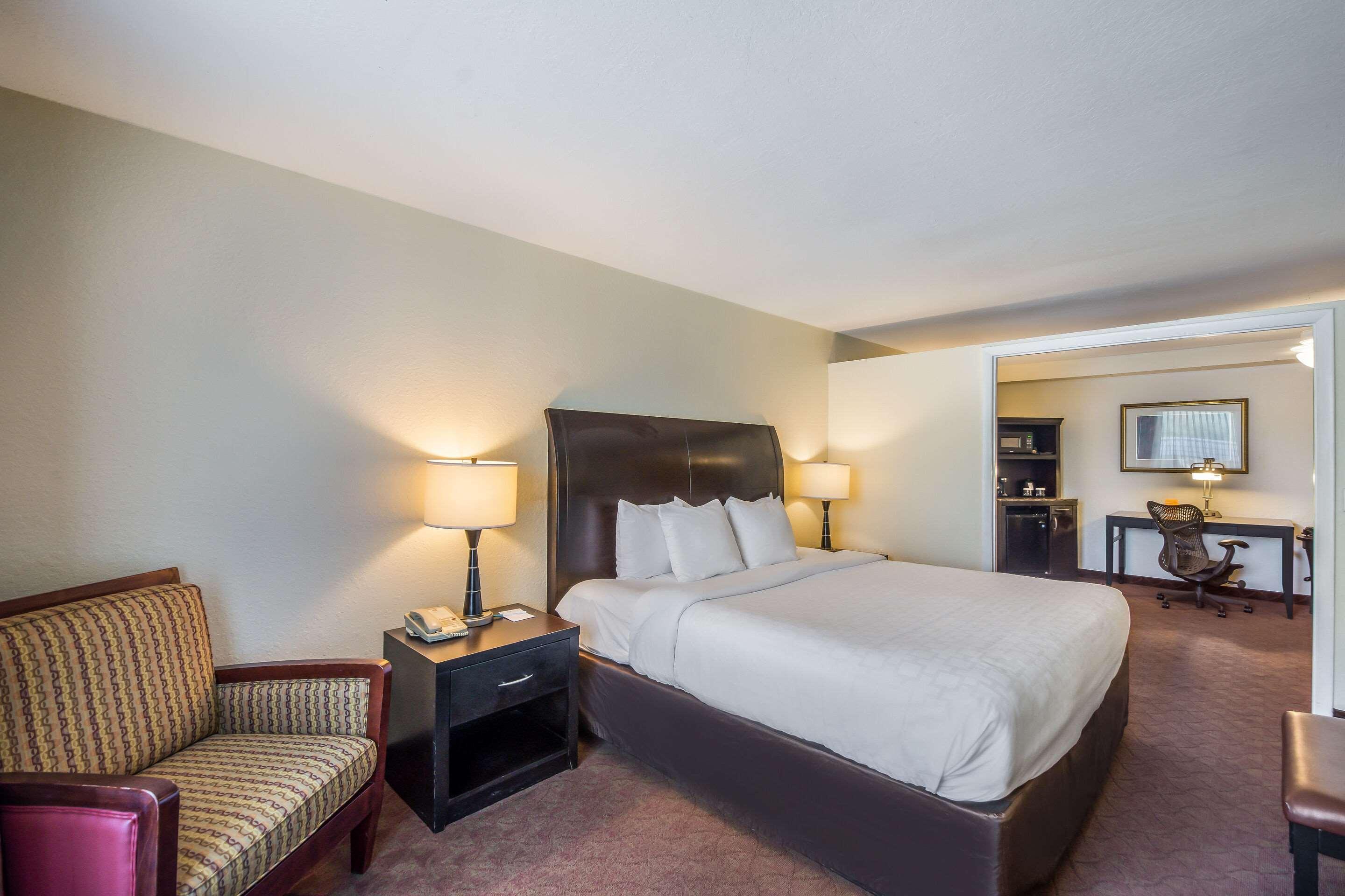 Clarion Inn & Suites Central Clearwater Beach Zewnętrze zdjęcie