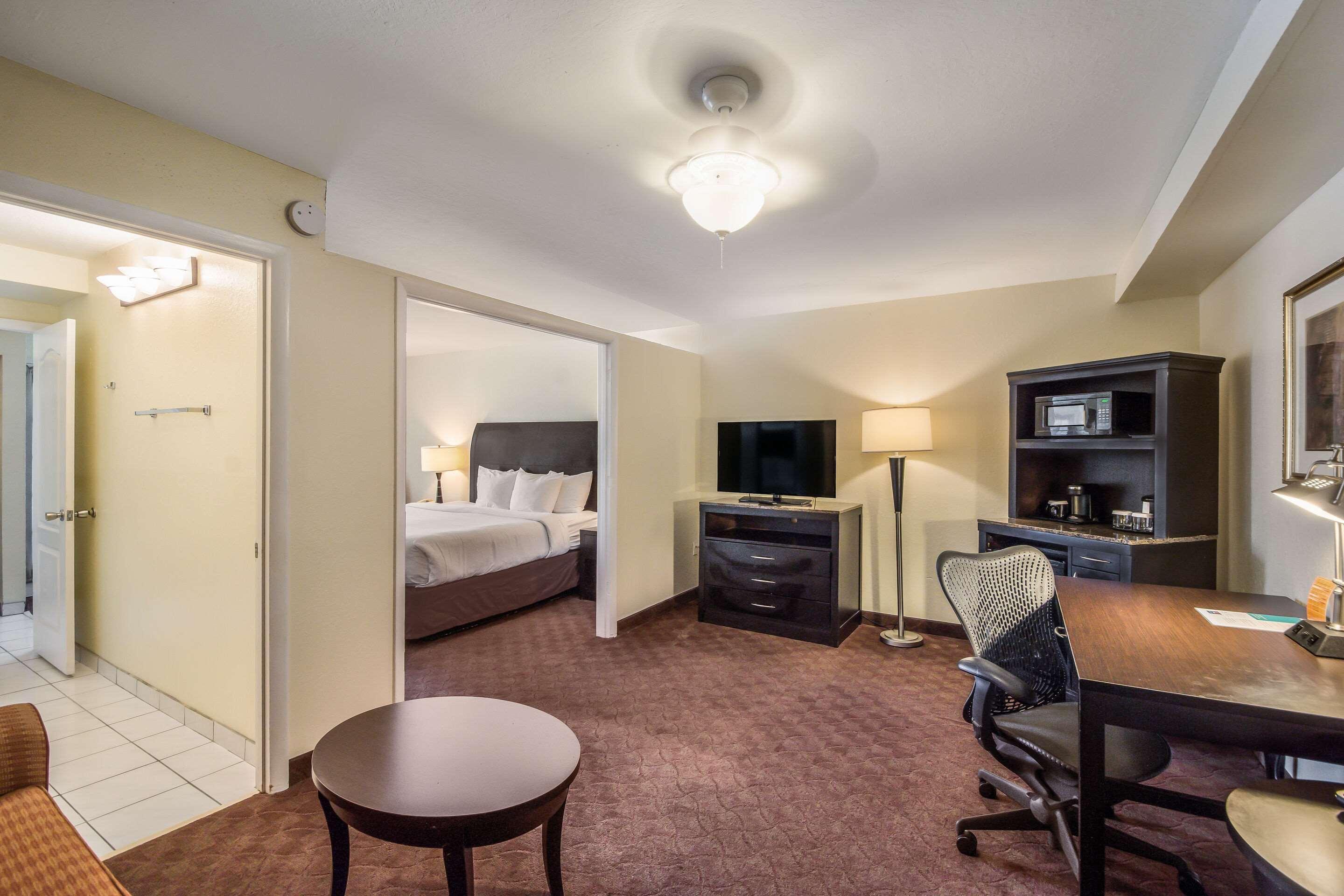 Clarion Inn & Suites Central Clearwater Beach Zewnętrze zdjęcie