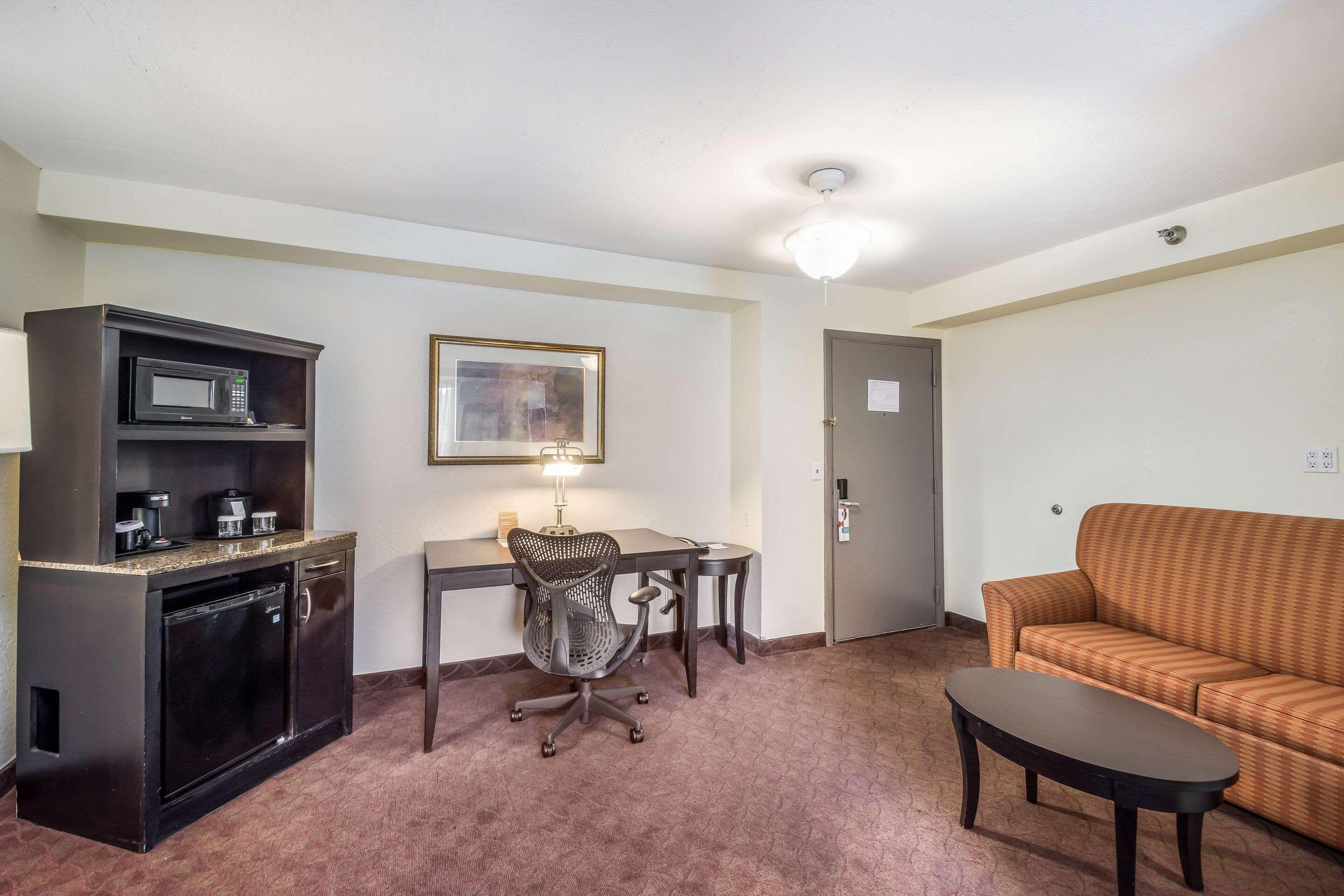 Clarion Inn & Suites Central Clearwater Beach Zewnętrze zdjęcie