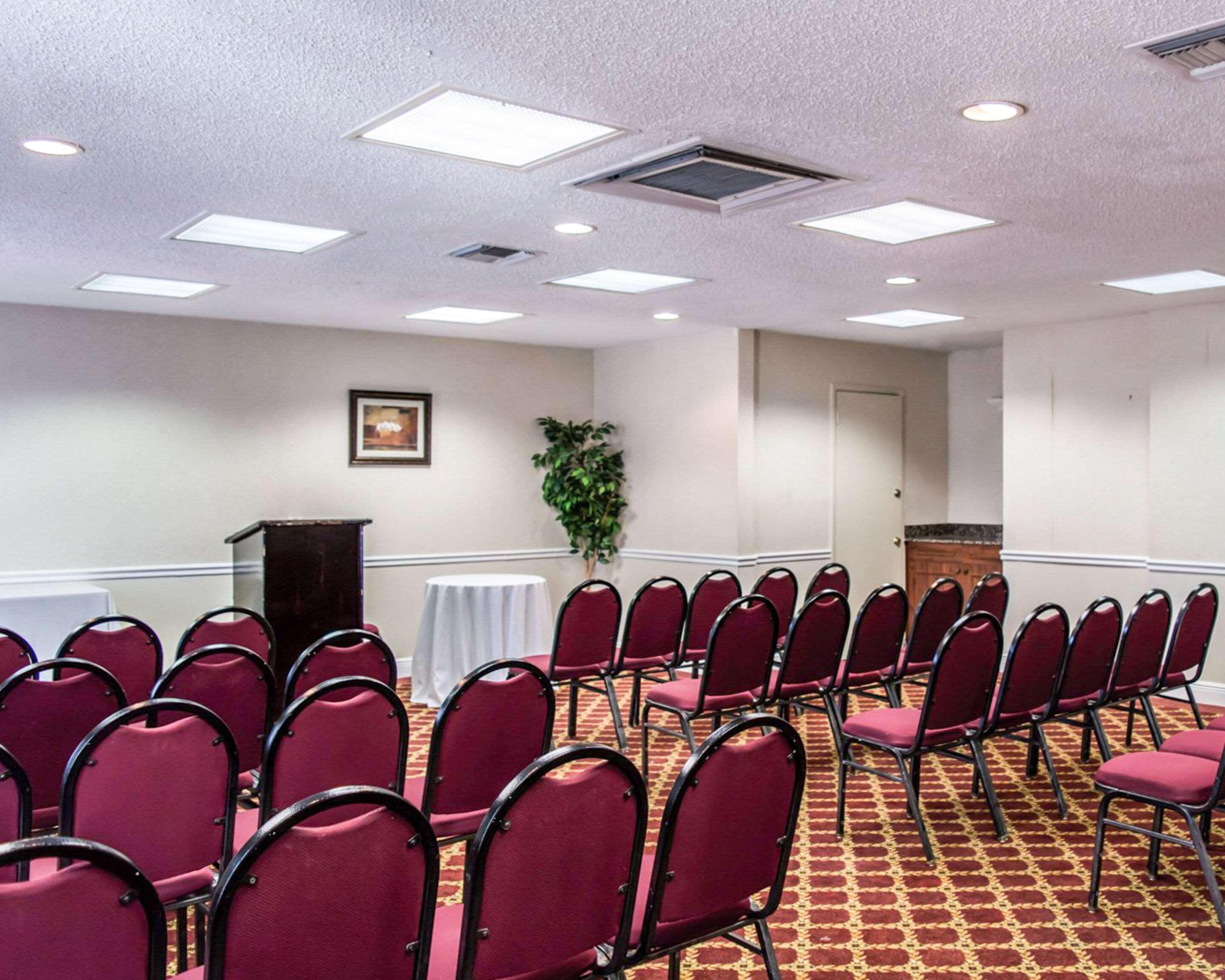 Clarion Inn & Suites Central Clearwater Beach Zewnętrze zdjęcie